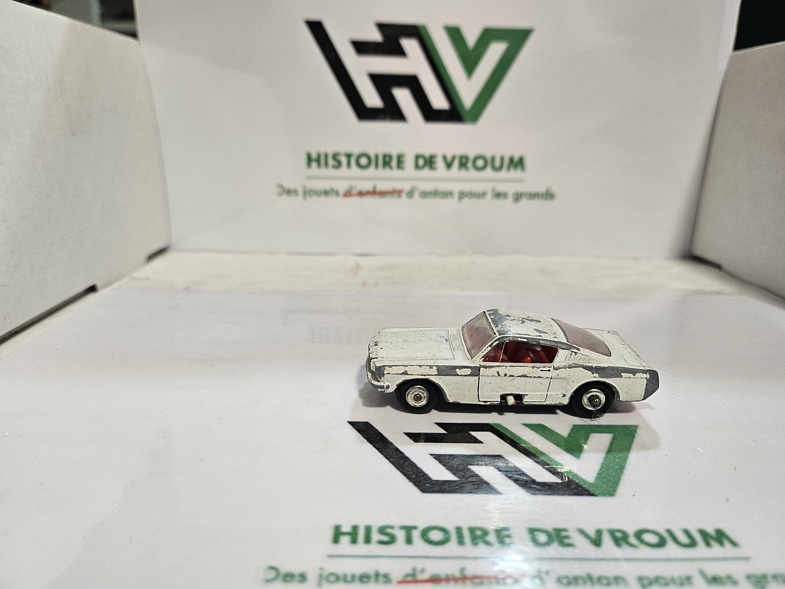 Matchbox Lesney N°8 - Ford Mustang Fastback - Made in England - Vintage 1966 (3)